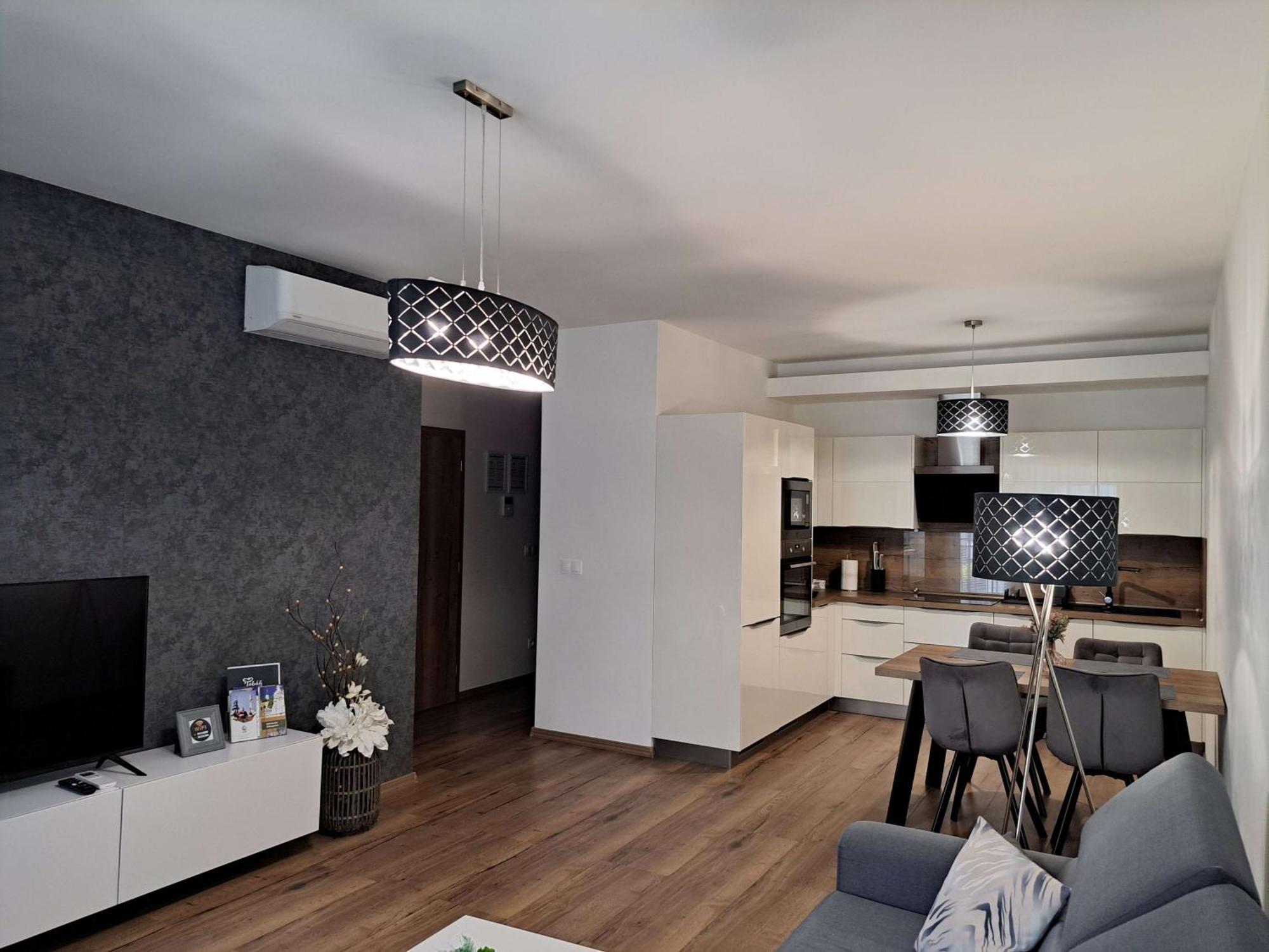 Taban Halifax Apartment - City Center & Free Parking Nitra Exterior photo