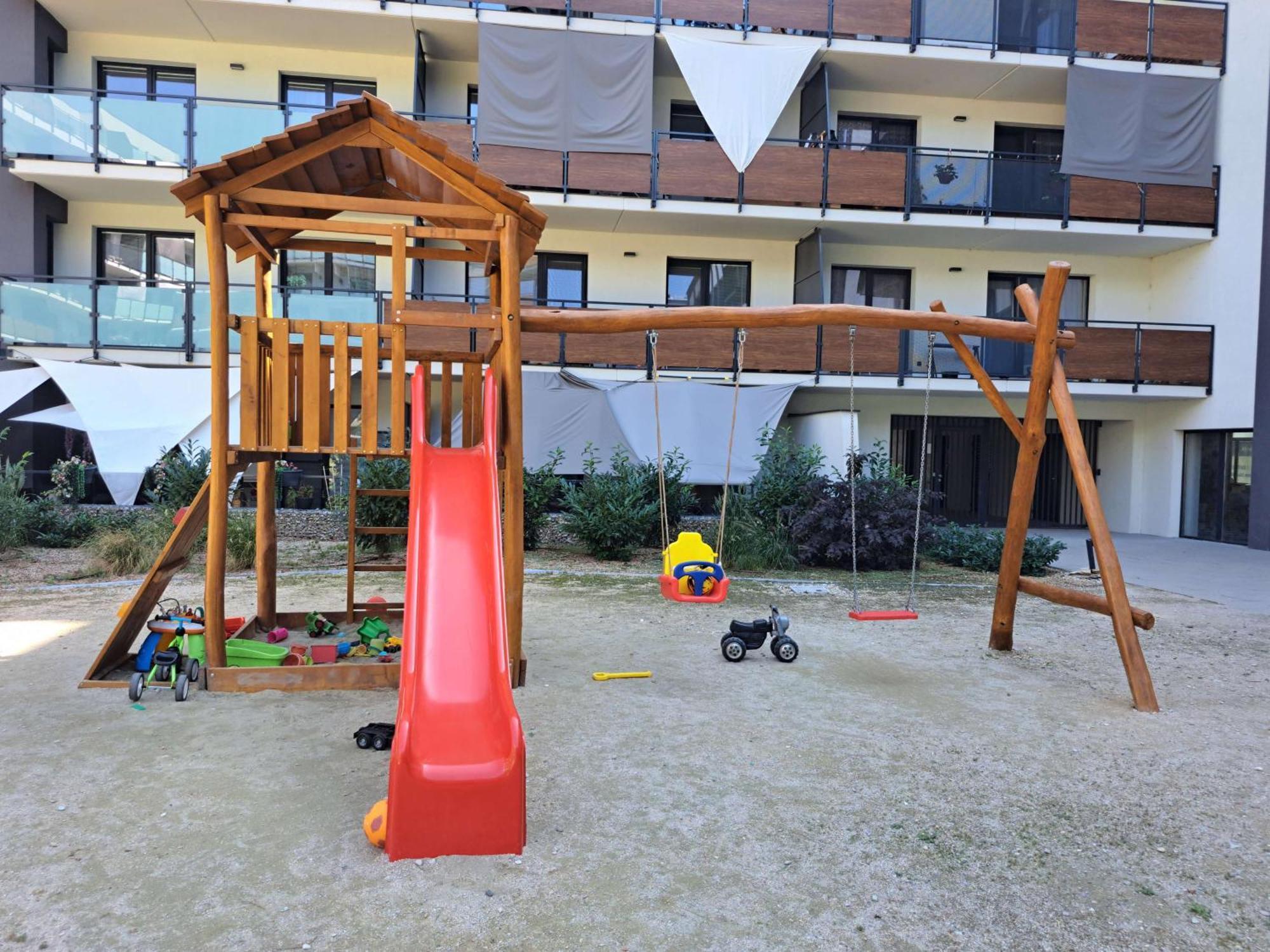 Taban Halifax Apartment - City Center & Free Parking Nitra Exterior photo